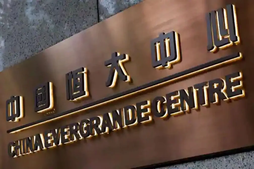 România ar putea fi izbită în plin de colapsul gigantului imobiliar Evergrande. Care sunt vulnerabilitățile țării noastre