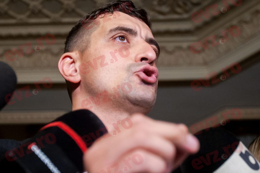 SHOW transmis live. George Simion l-a filmat pe Fenechiu când fuma în Parlament. Scandal și îmbrânceli. ”Un jeg ordinar!” VIDEO