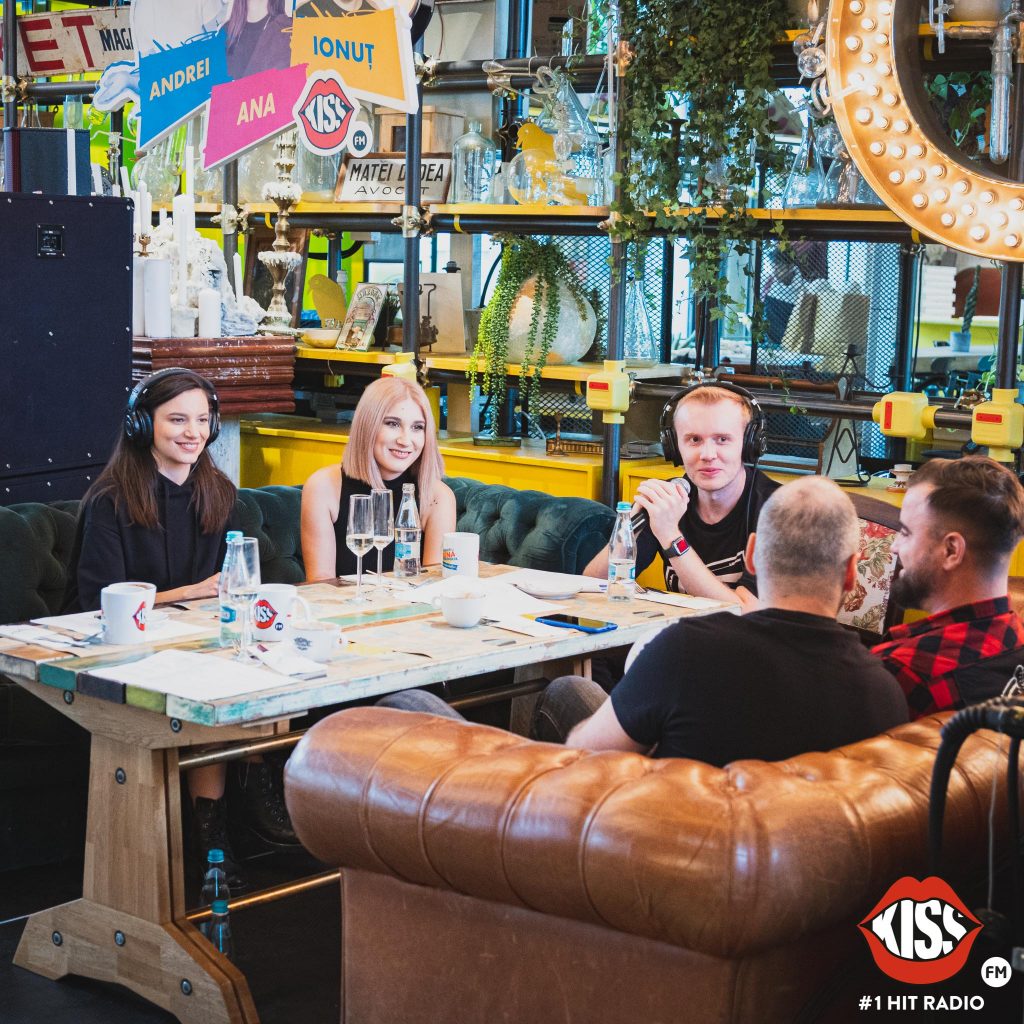 „Foarte BUNĂ dimineața cu Andrei, Ionuț și Ana”. Cei mai mari artiști români prezenți la lansarea matinalului Kiss FM