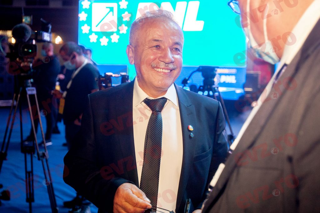Congresul PNL. Un liberal, specialist în pălincă, a anunțat că vrea la Cotroceni