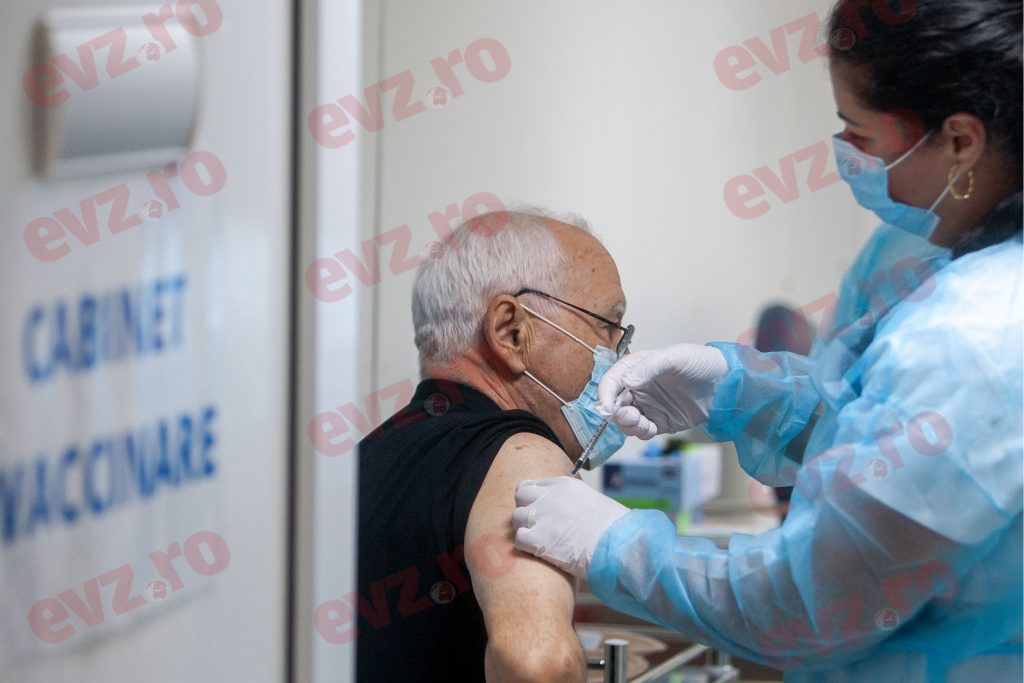 A treia doză de vaccin: Pacienții vaccinați cu Moderna nu au nevoie de rapel. Sunt mai protejați decât cei imunizați cu Pfizer STUDIU