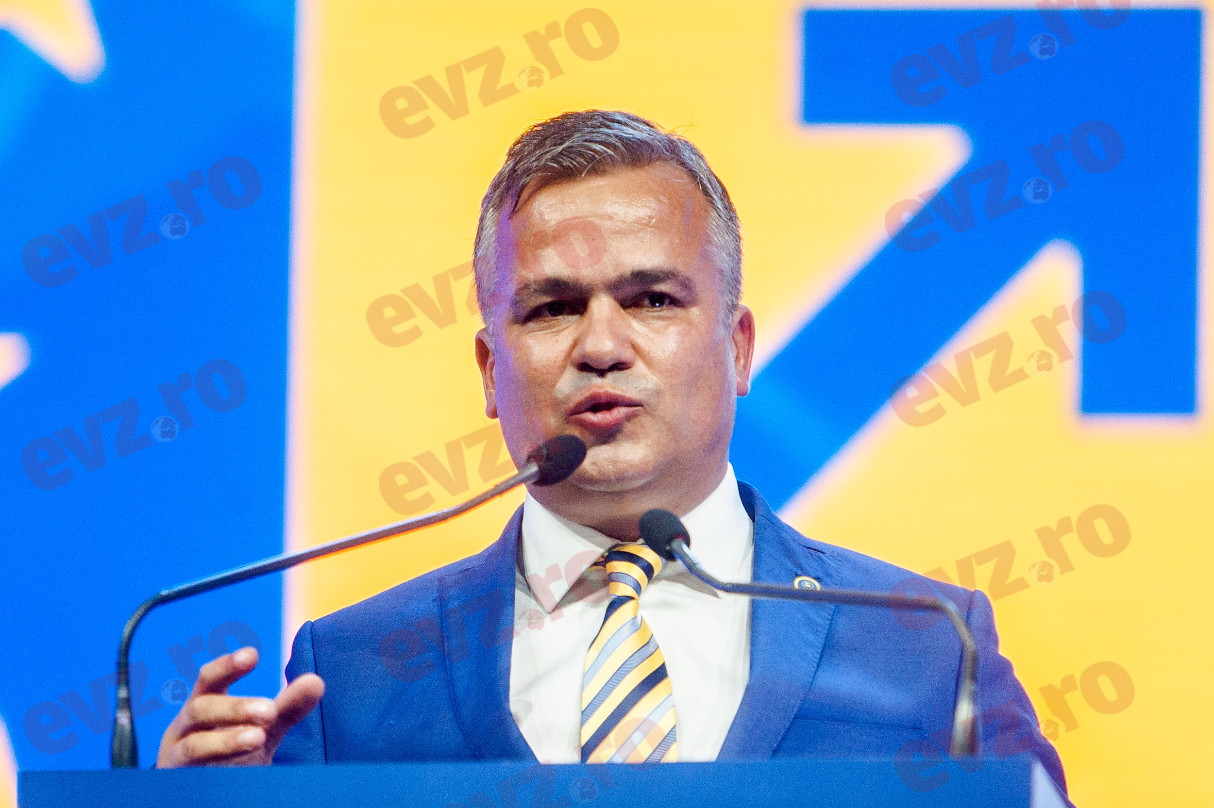 Veștea critică dur Congresul PNL și noua echipă propusă de Bolojan