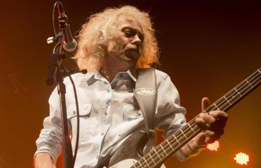Încă o legendă a muzicii rock a urcat la cer. Basistul Status Quo a încetat din viață