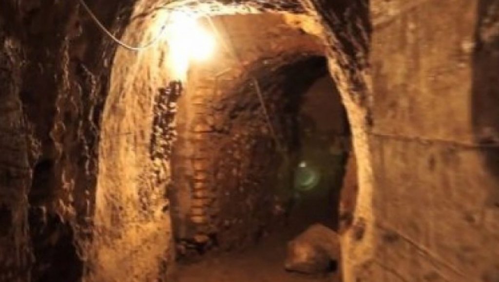 Un buncăr construit de trupele germane în timpul celui de-al Doilea Război Mondial a fost transformat în pensiune subterană. FOTO