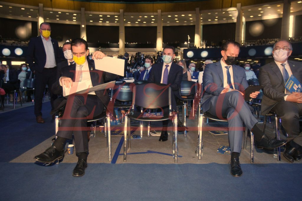 Congresul PNL. Imagini istorice. Cum a rămas Cîțu fără voce și ce a făcut Orban. Cine i-a oprit loc lui Klaus Iohannis. FOTO