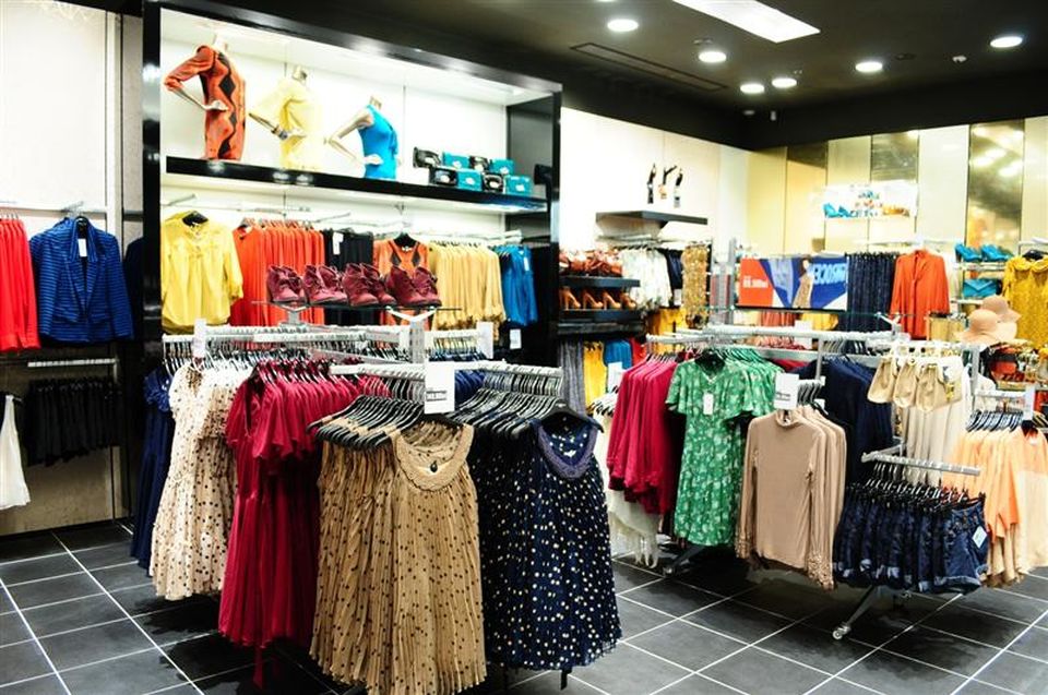 Prețul bumbacului a crescut colosal. Ce se întâmplă cu blugii și la ce preț o să ajungă o pereche