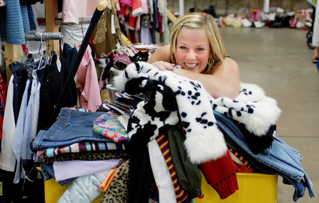 Metoda simplă prin care o tânără a economisit  o sumă fabuloasă. Este la îndemâna oricui