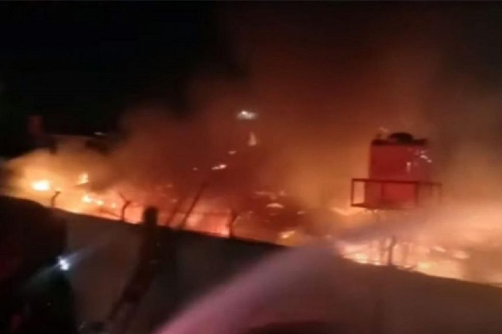 Tragedie într-o închisoare supraaglomerată. 41 de deținuți au murit în timpul unui incendiu. VIDEO
