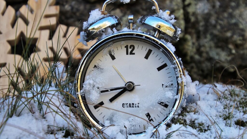 Ora de iarnă 2023. Dispozitivele care își modifică automat timpul afișat