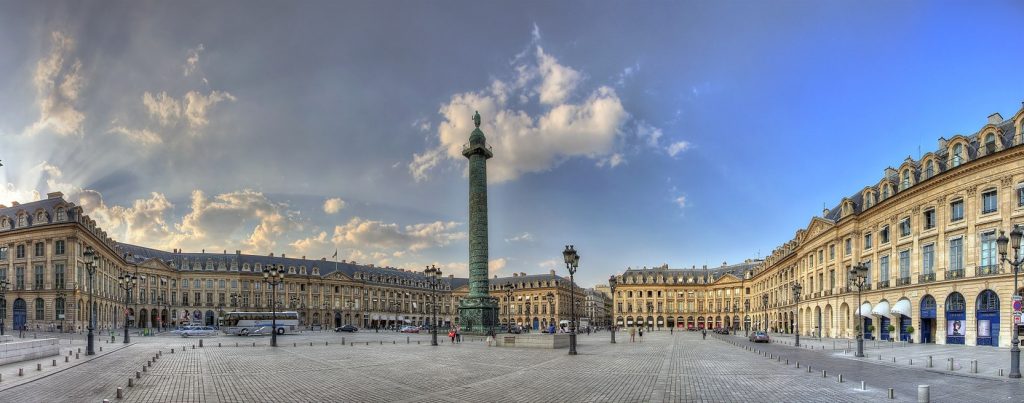 Jaf ca-n filmele cu gangsteri în centrul Parisului. Infractorii au fugit cu pradă de 10 milioane de euro