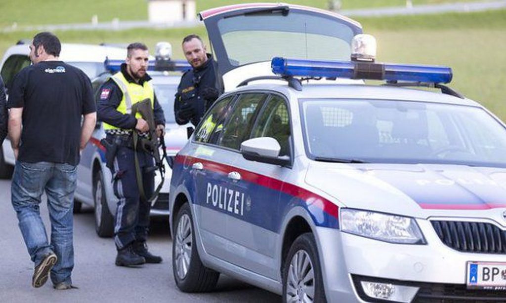 Un român din Austria, în vârstă de 21 de ani, a ajuns după gratii. A fost implicat în jefuirea unui rapper celebru