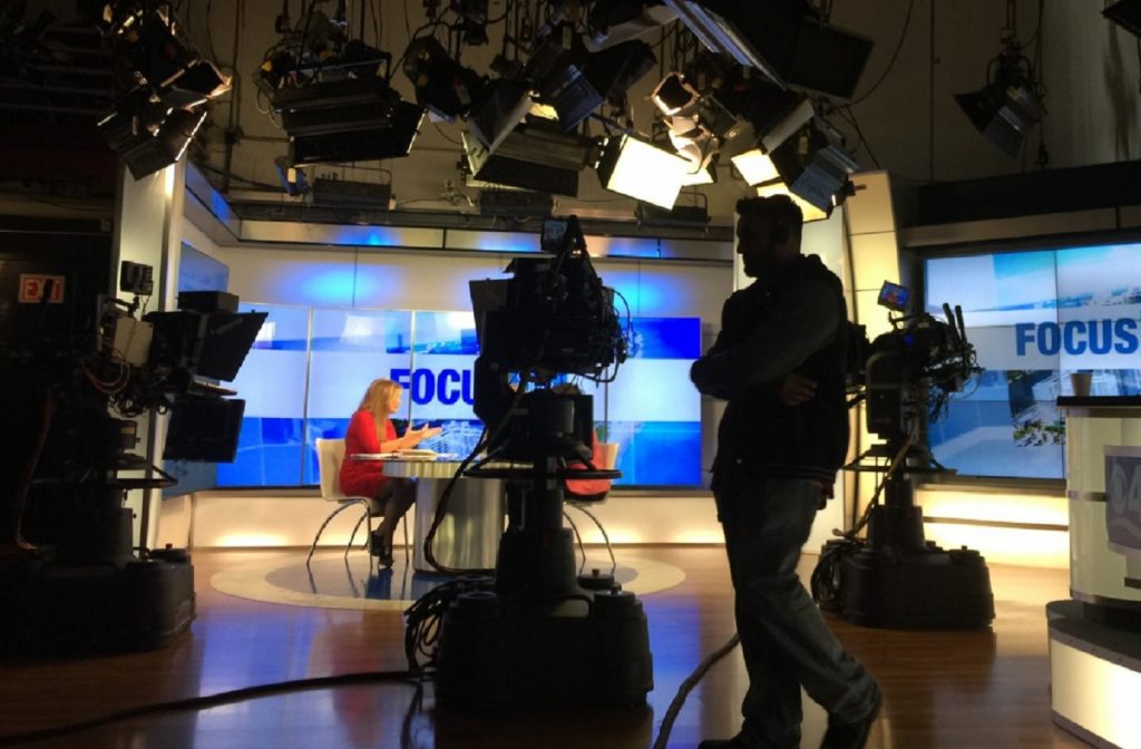 O prezentatoare TV a fost înjosită în ultimul hal de un manelist. Totul e pe YouTube