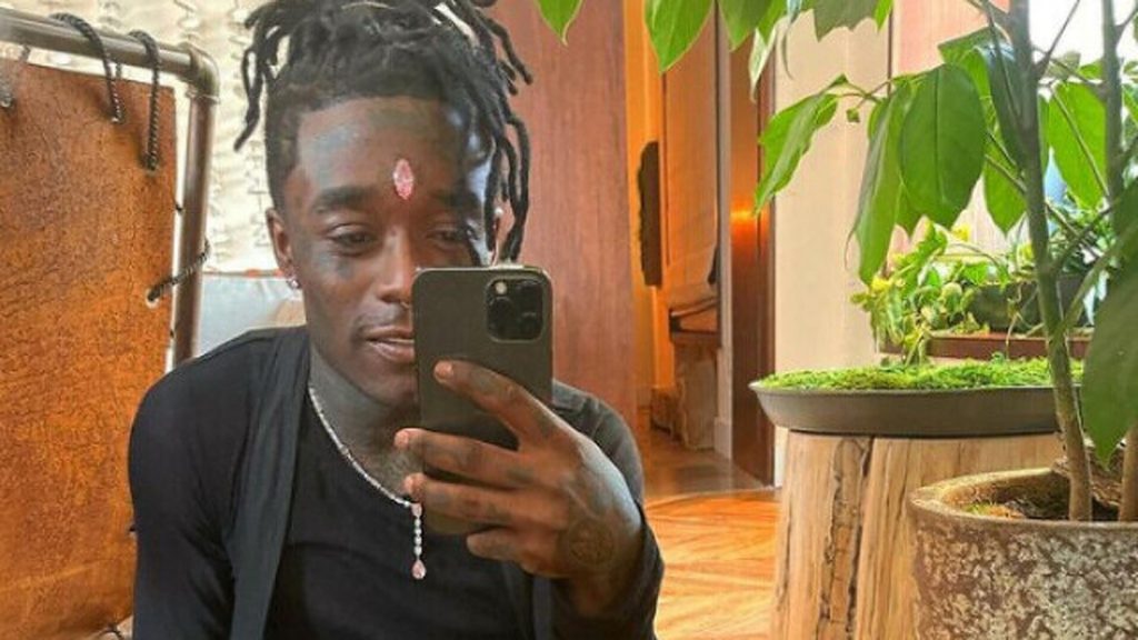 Rapperul Lil Uzi Vert, jefuit de fani. Cum au reușit să-i fure diamantul de 24 de milioane de dolari implantat în frunte
