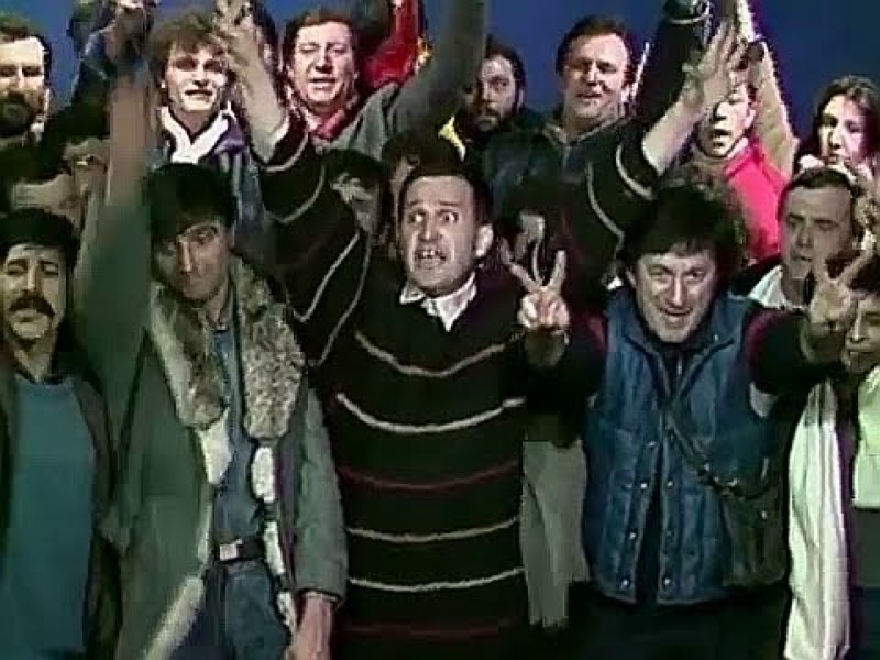 Tipografi, TV, Facebook. Istoria revoluțiilor din decembrie