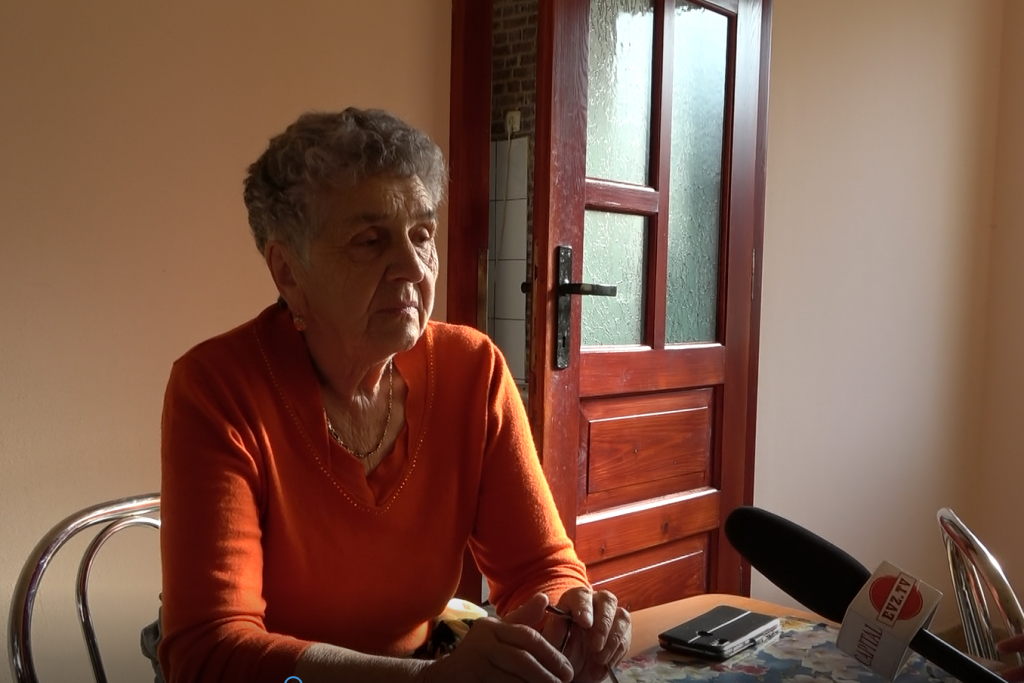 VIDEO EXCLUSIV/ Poștașul comunei Bran, acuzat că a strâns semnături pentru construirea unui supermarket. „Cine l-a plătit pe poștașul care a umblat de nebun pe toate dealurile să strângă semnăturile astea?”