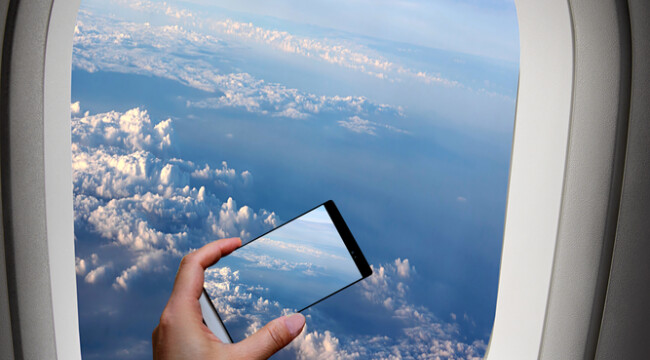 V-ați întrebat vreodată de ce au avioanele geamurile rotunde? Presiunea aerului joacă un rol important  și nu numai