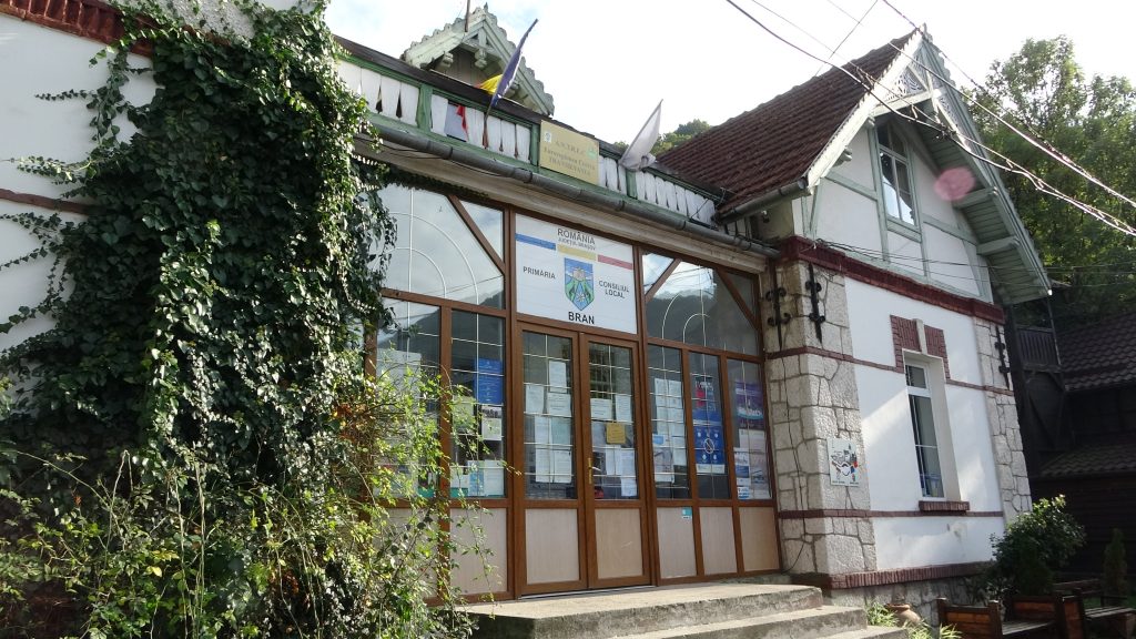 VIDEO EXCLUSIV/ „Noaptea ca hoții” ! Consilierii Bran au votat în 10 secunde PUZ-ul supermarket-urilor din stațiune.  „Se va creea un precedent și se va umple stațiunea de supermarket-uri multinaționale”