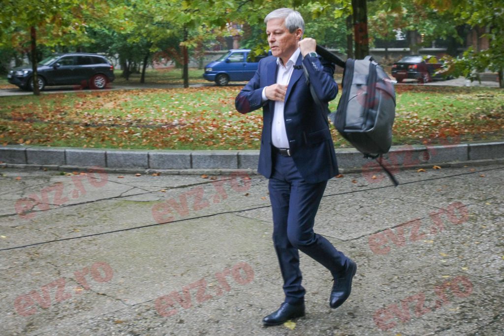 Exclusiv. Cioloș, „iepurele" aruncat de useriști să-și frângă gâtul? „E o joacă penibilă”. VIDEO