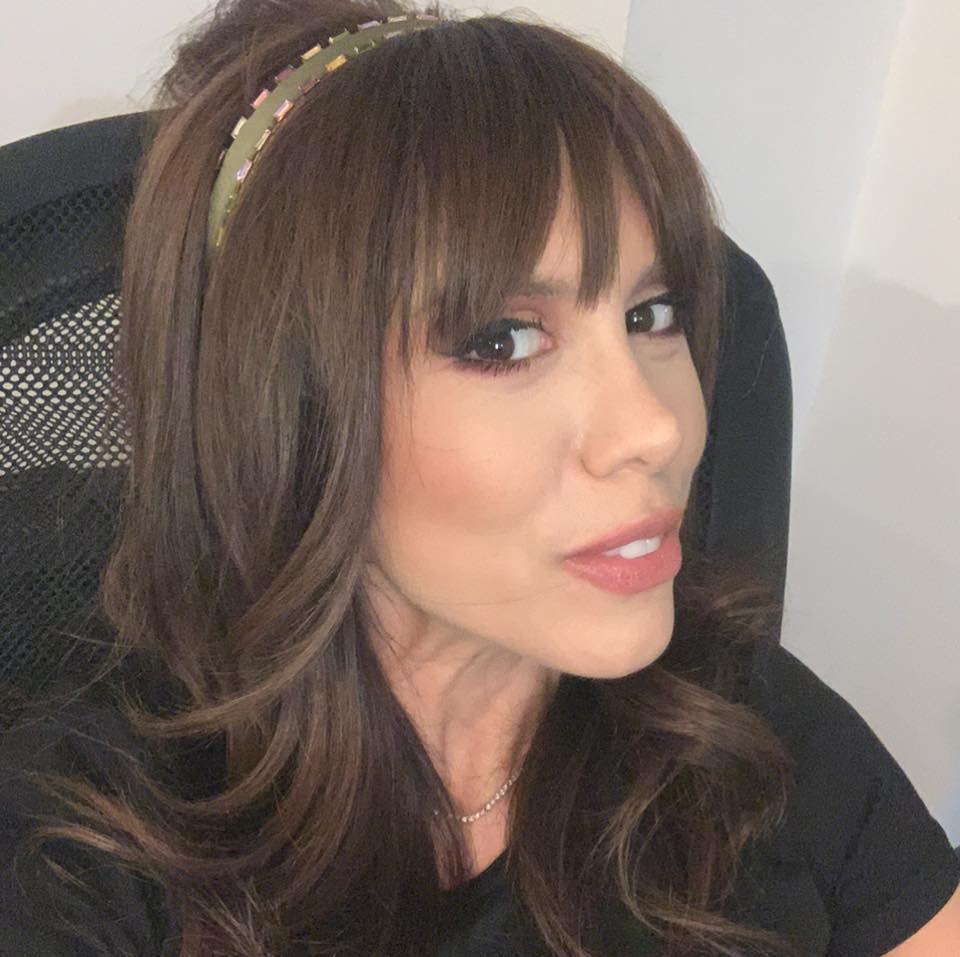 Denise Rifai n-a mai rezistat, vrea să închidă gura târgului. Cine este bărbatul „deștept și fin” din viaţa ei. FOTO