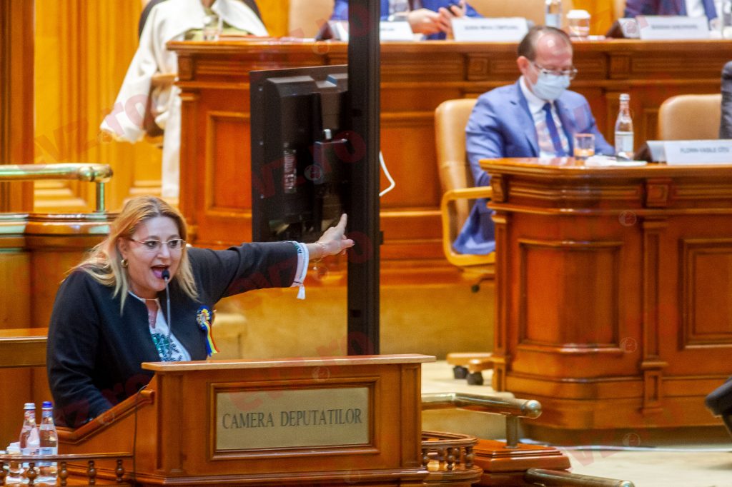 Diana Şoşoacă, mesaj amenințător pentru Cîţu: „Vă bag în sac, trag fermoarul să nu vă mai vadă nimeni niciodată”