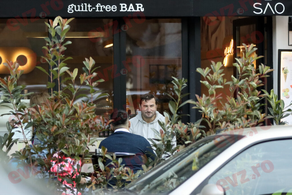 VIDEO/ Plăcerile vinovate ale lui Alin Petrache când soția lui nu este prin preajmă. Nu se poate abține!