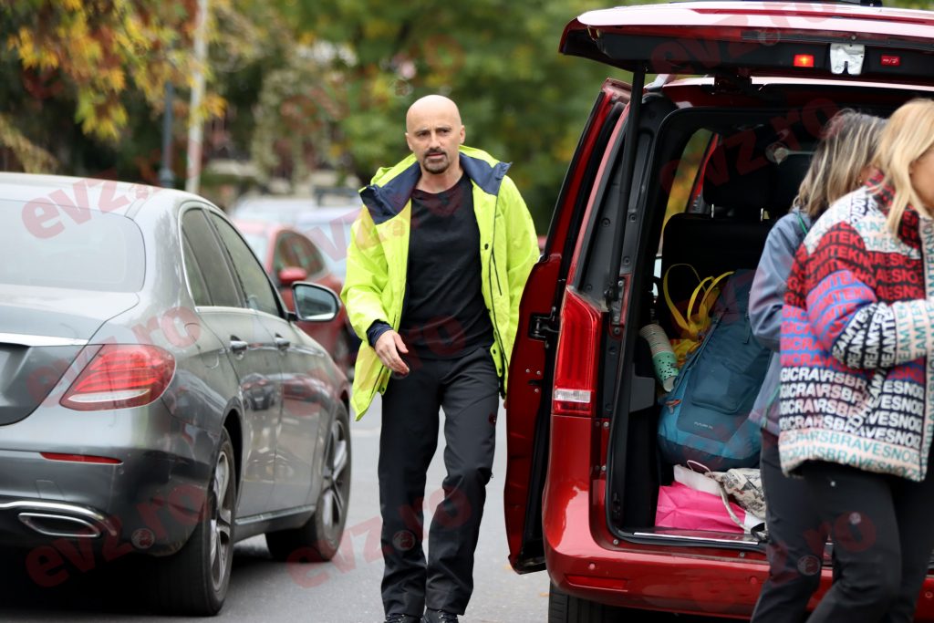 VIDEO/ Cum își răsfață Călin Goia soția. A pus-o să urce până la 1800 metri la primul adăpost construit în Munții Bucegi