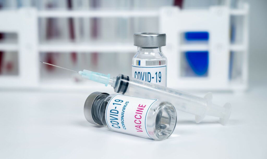 Anunţ-bombă. Un nou vaccin, total diferit de celelalte, primește autorizație de urgență. Cât de eficient este şi când încep livrările