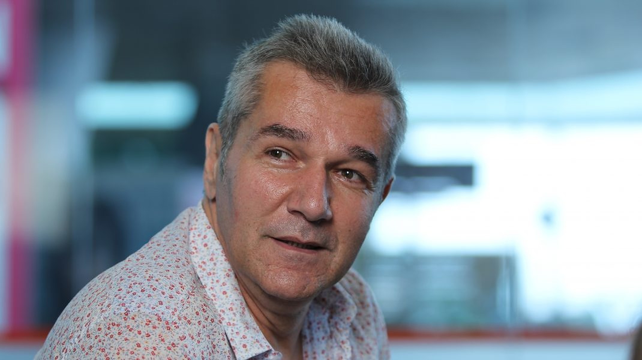 Și maneliștii ascultă Holograf. Vocea lui Bittman e la modă