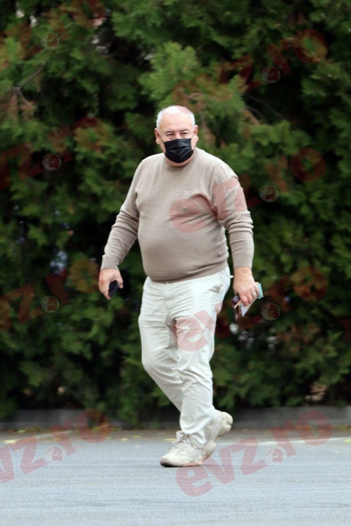 VIDEO/ Dorin Cocoș nu are nicio problemă să-și arate ostentativ banii. A umblat pe stradă cu teancuri de euro și lei