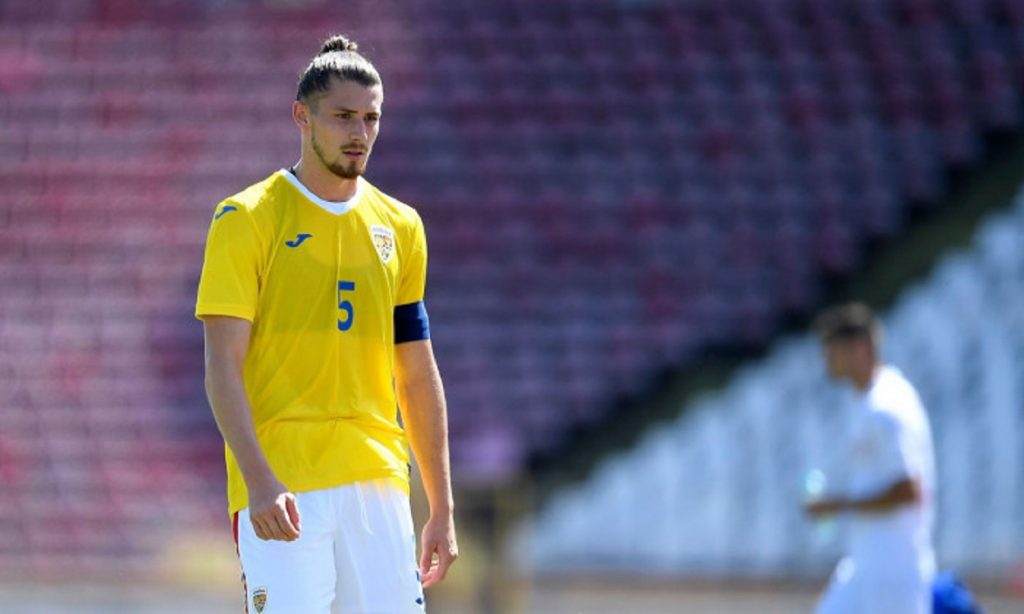 Unul dintre cei mai promițători fotbaliști români ar putea fi suspendat. Decizia luată de FRF și selecționerul naționalei de tineret