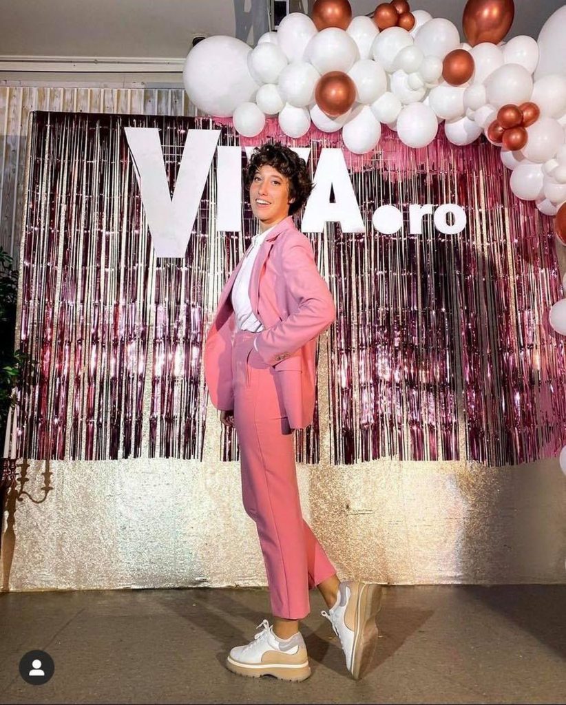 VIDEO/ Începuturile unui tiktok-er de succes. Ines Stana a ajuns la milioane de vizualizări după ce totul a pornit de la o simplă joacă