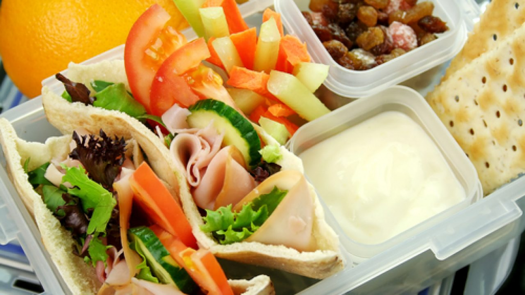 Cum poți slăbi sănătos, fără să te înfometezi. Iată 10 alimente pe care trebuie să le introduci în dietă