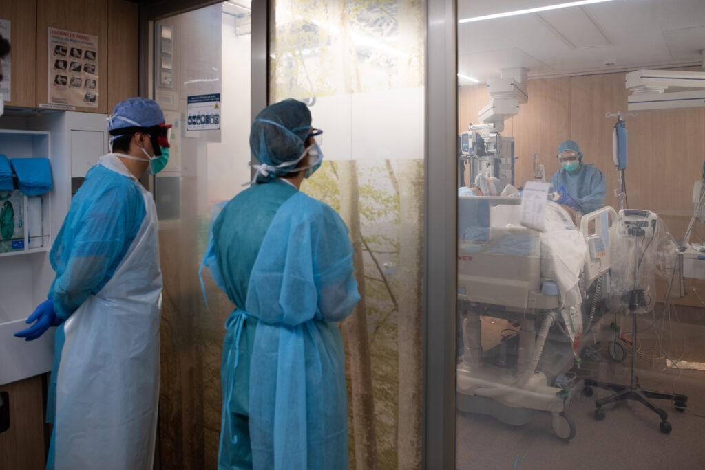 Ministerul Sănătății a rămas fără bani: Zeci de mii de angajați riscă să nu primească salariile în decembrie