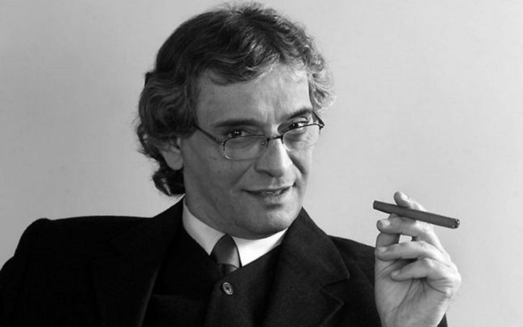 Misterul de la mormântul actorului Adrian Pintea. Nu mai e nimeni apropiat să-l îngrijească, dar mereu e impecabil