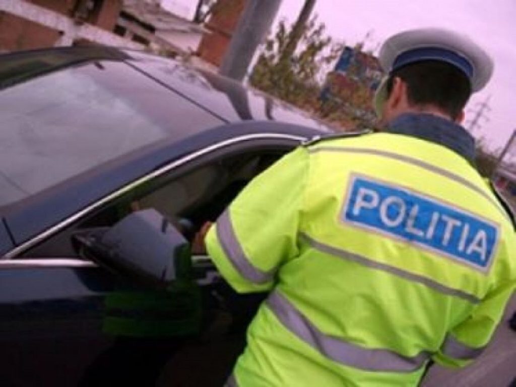 Un primar este acuzat că a făcut-o lată. Ar fi condus beat, ar fi lovit o mașină și ar fi fugit de la locul cu pricina