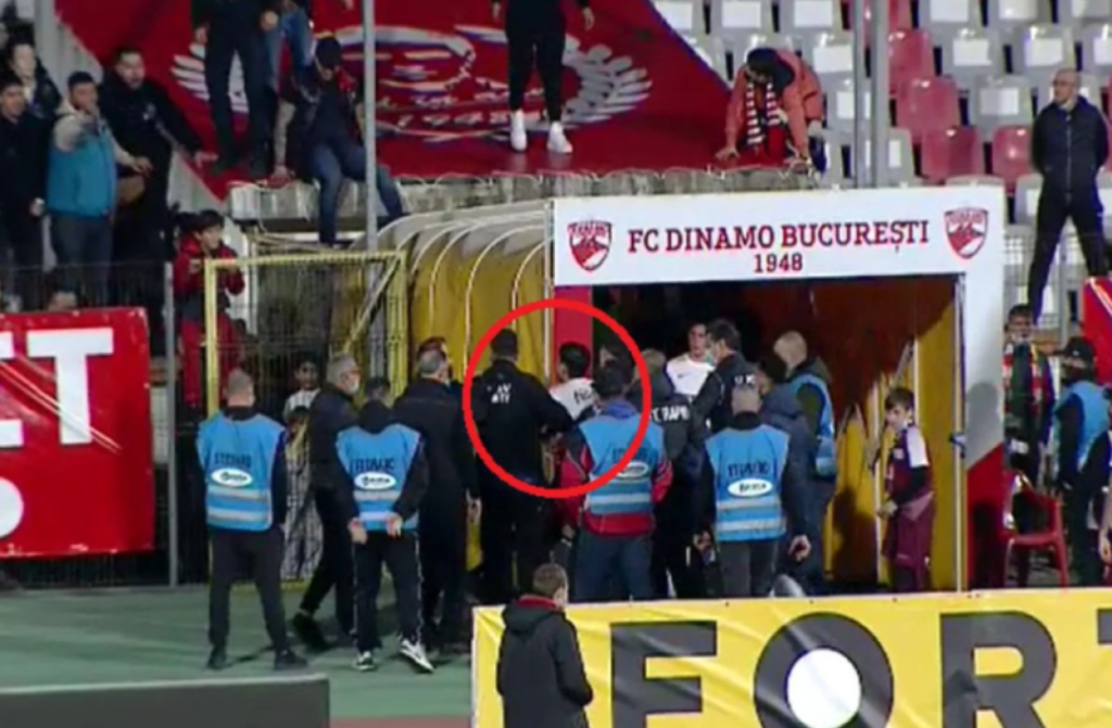 Final tensionat la derby-ul Dinamo - Rapid. Suporterii alb-roșii, scandal cu Cristi Săpunaru. La un pas de bătaie generală