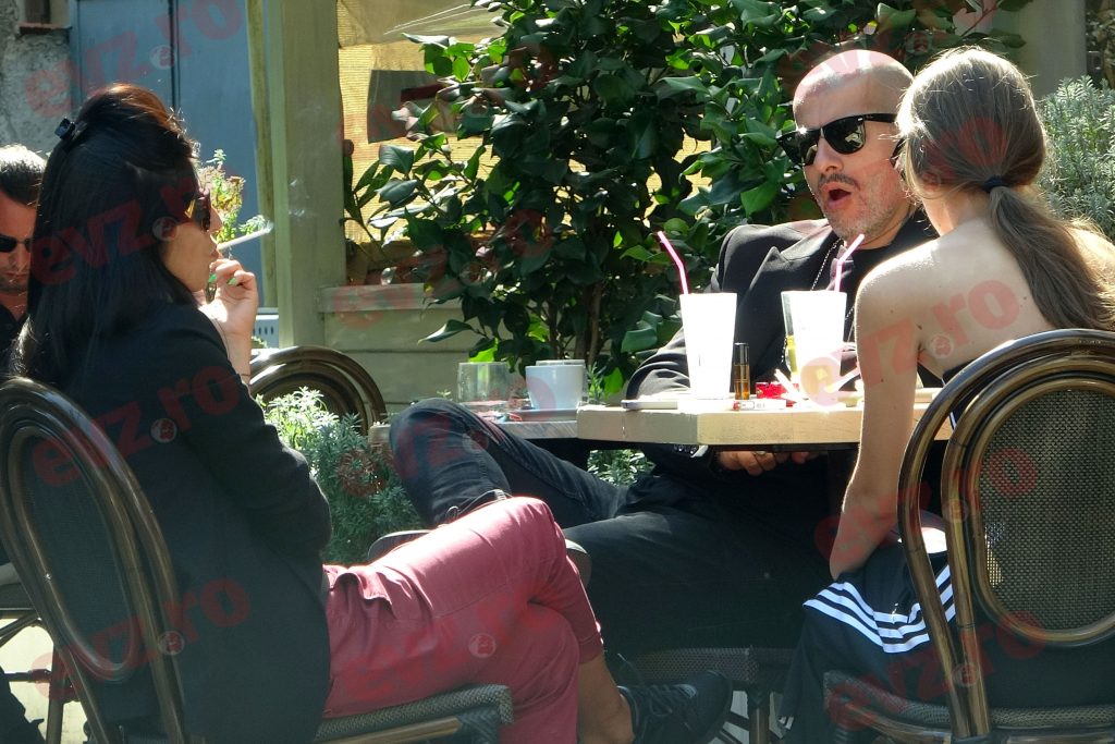 VIDEO/ Vali Bărbulescu s-a cuplat cu sosia fostei sale logodnice. DJ-ul rămâne pe același „tipar”