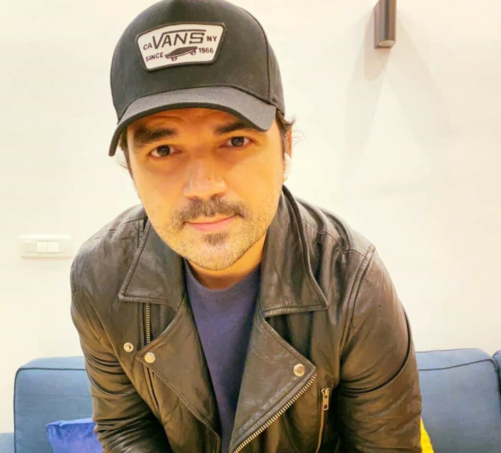 EXCLUSIV. Online-ul românesc, pepiniera impostorilor! Cum face Vasi Rădulescu bani din bezna minții multora (VIDEO)