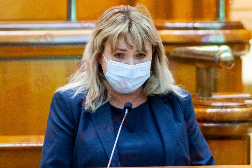 Anca Dragu, atac la PSD: Ar fi fost loc ca să crească pensiile cu mai mult de 10%