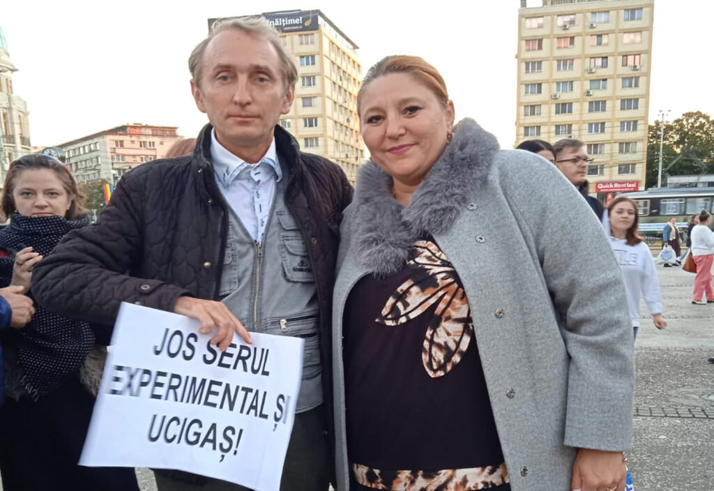 Profesor concediat pentru campanii agresive anti-vaccin! Cadrul didactic amenința elevii cu intervenția Dianei Șoșoacă