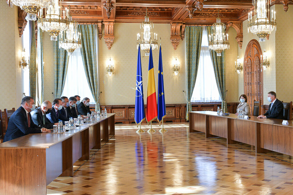 Klaus Iohannis, mulțumit de negocierile politice. Reacție de satisfacție la vederea delegaților PSD, PNL, UDMR