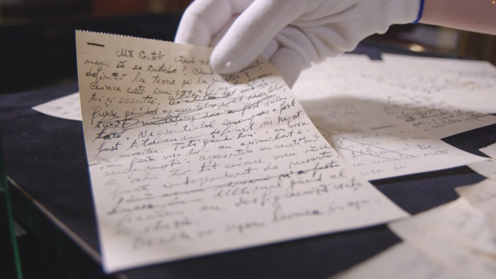 Suma impresionantă plătită de un român pentru câteva pagini scrise de mână de Emil Cioran. Sunt din ”Cartea Amăgirilor”