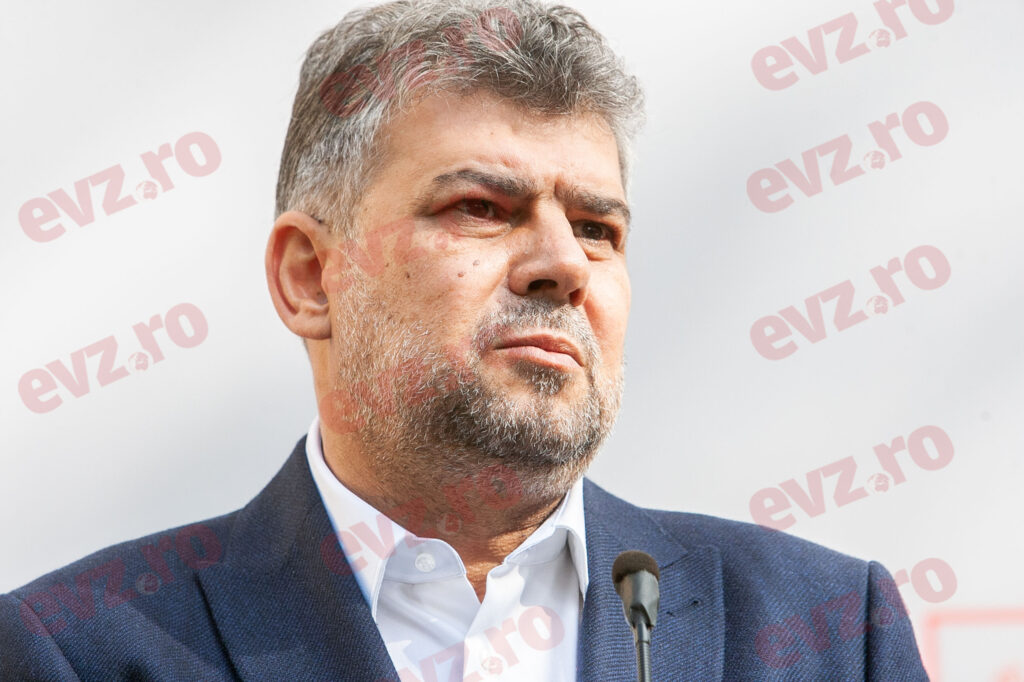 Marcel Ciolacu, fotografie într-o postură total neobișnuită. Album de familie și ținută de Crăciun!