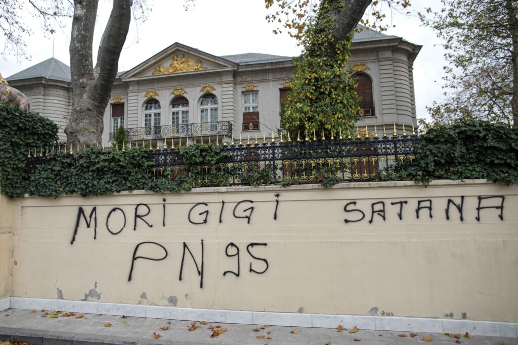 Gigi Becali a fost umilit în public. Finanțatorul FCSB a chemat poliția de urgență. Se lasă cu dosar penal