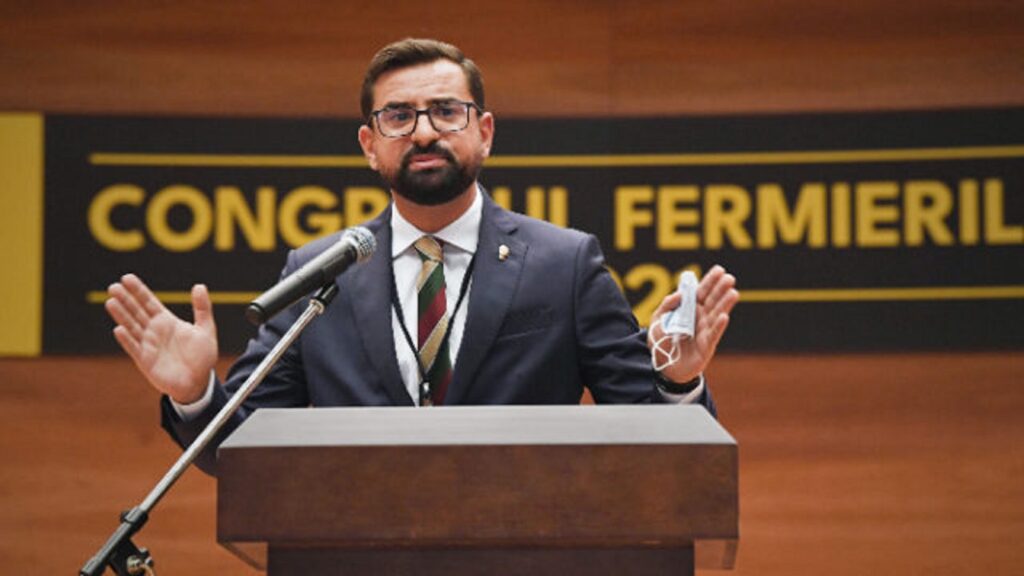 Un fost ofițer Doi și-un Sfert, ministru la Agricultură. De ce nu a trecut Adrian Chesnoiu acest detaliu în CV