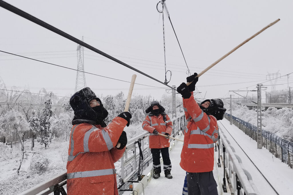 Haos şi disperare. Furtuni de zăpadă, trafic blocat, lipsa de alimente și riscul de a rămâne fără energie