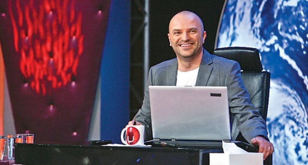 Dan Capatos, la o plimbare inedită prin București. Cum a fost surprins de paparazii