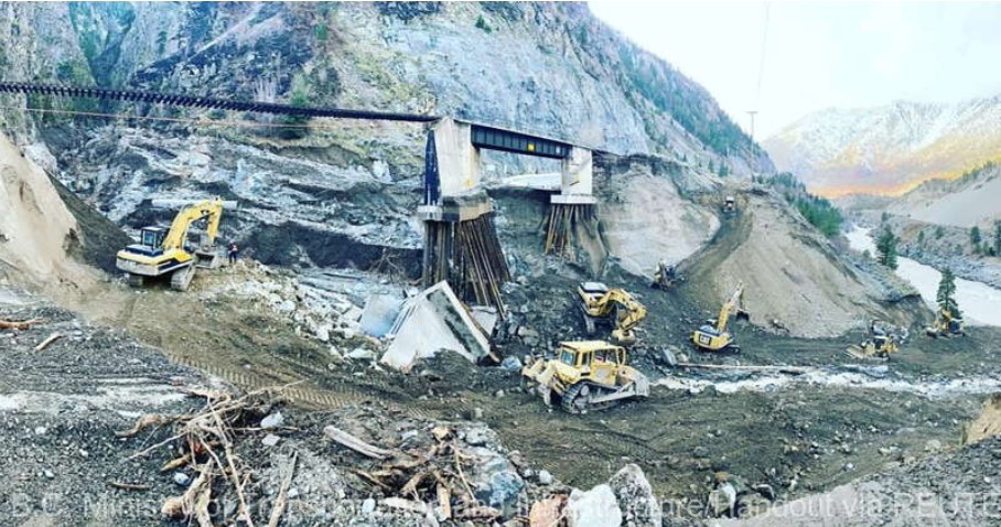 Inundațiile au făcut prăpăd în țara cu mulți români. Mai mulți morți și răniți, după ce apa a măturat totul în calea ei