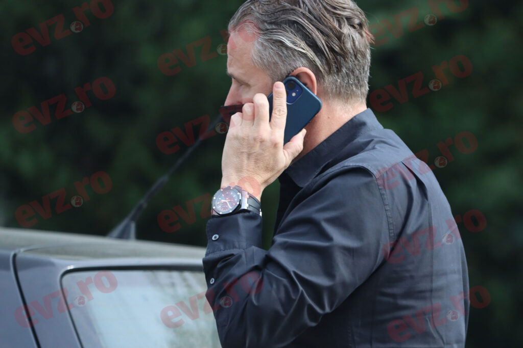 Lovitură dureroasă pentru Anamaria Prodan! Ce i-a putut face Laurențiu Reghecampf în plin scandal de divorţ. Amanta Corina nu e străină de mutarea antrenorului