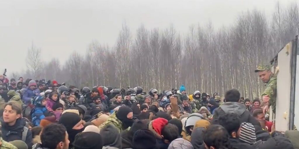 Un sergent major în MApN a fost arestat preventiv. Se ocupa cu trafic de migranți pe teritoriul României